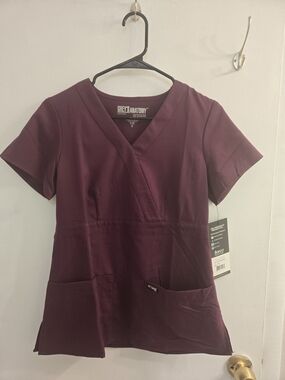 NWT Grey's Anatomy Women's V-Neck Scrub Top in Maroon